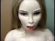 Резиновая кукла с открытым ртом трахать